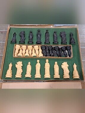 Vintage 1959 E.S. Lowe Renaissance Chessmen Plastic Set-COMPLETE